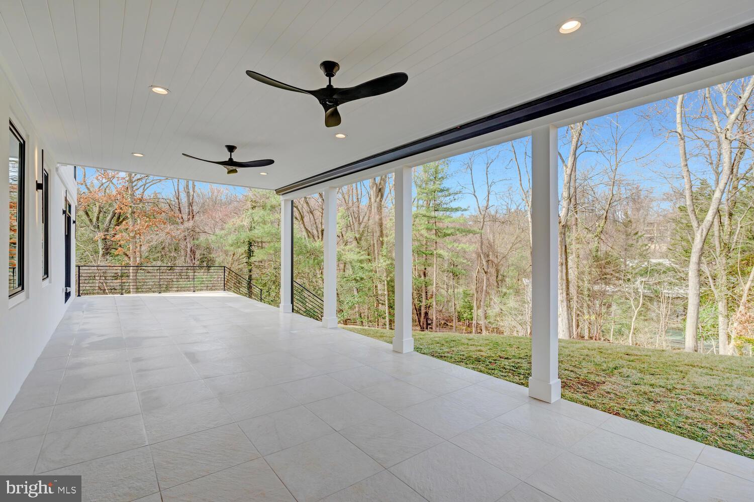 COUNTRY ACRES - Residential