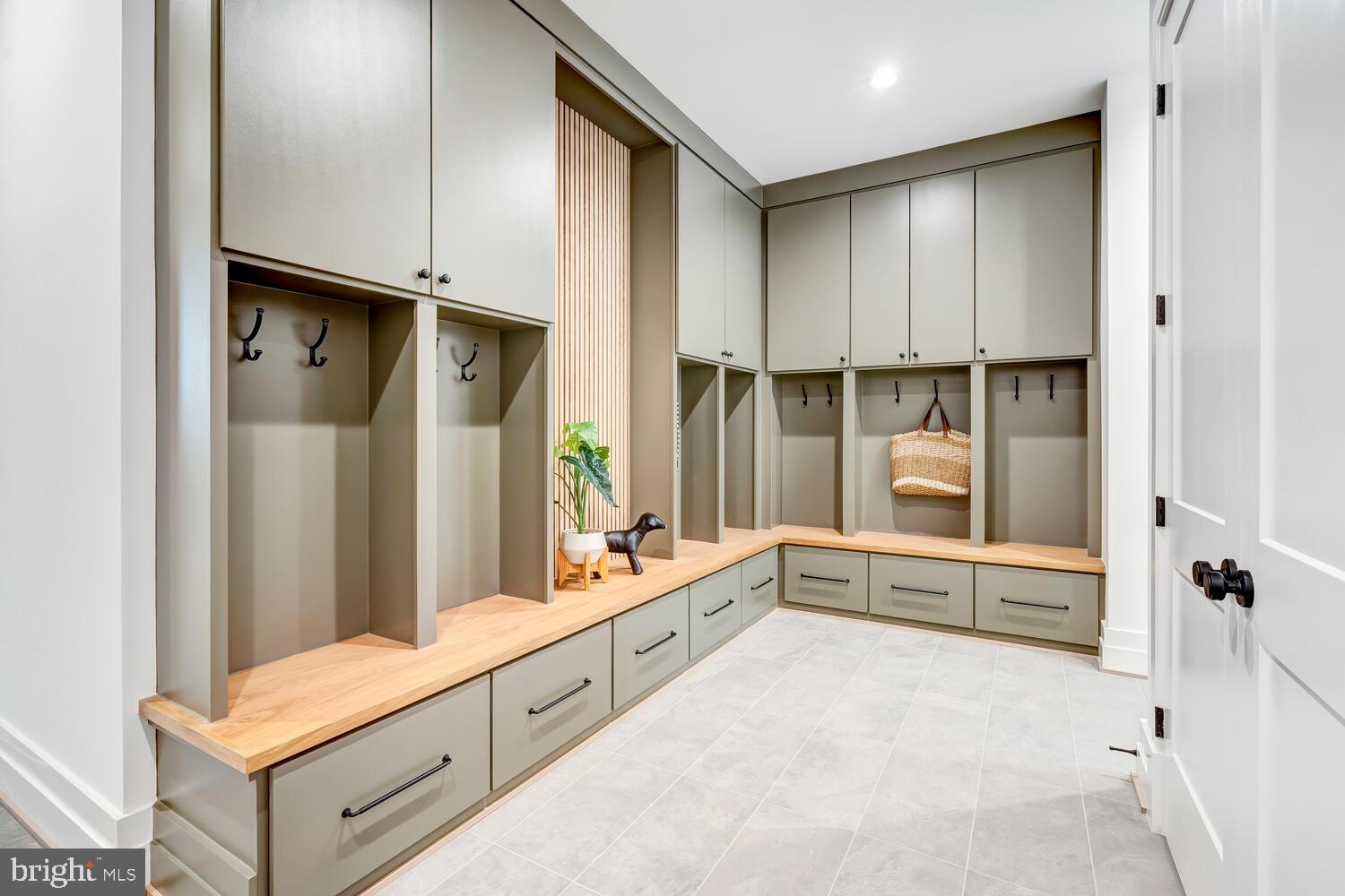 COUNTRY ACRES - Residential