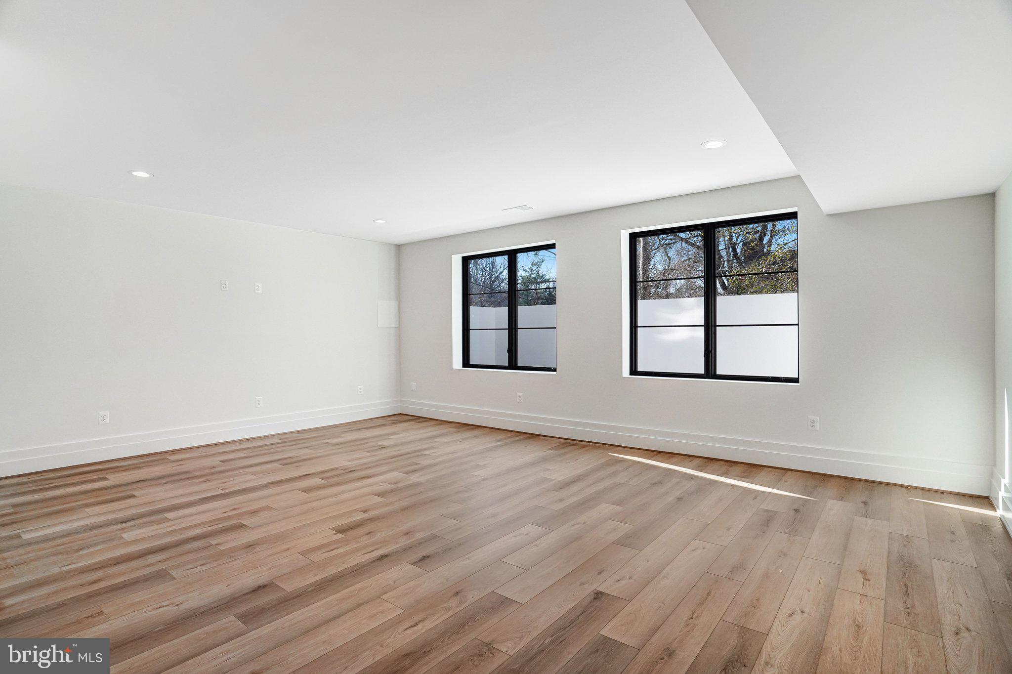 COUNTRY ACRES - Residential