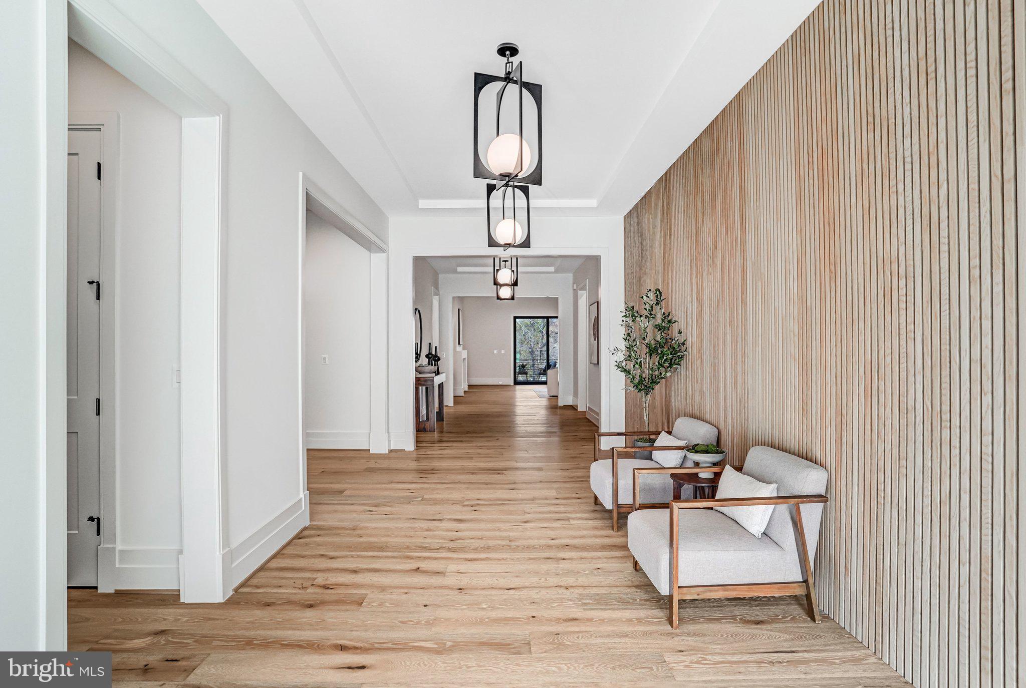 3946 N DUMBARTON STREET