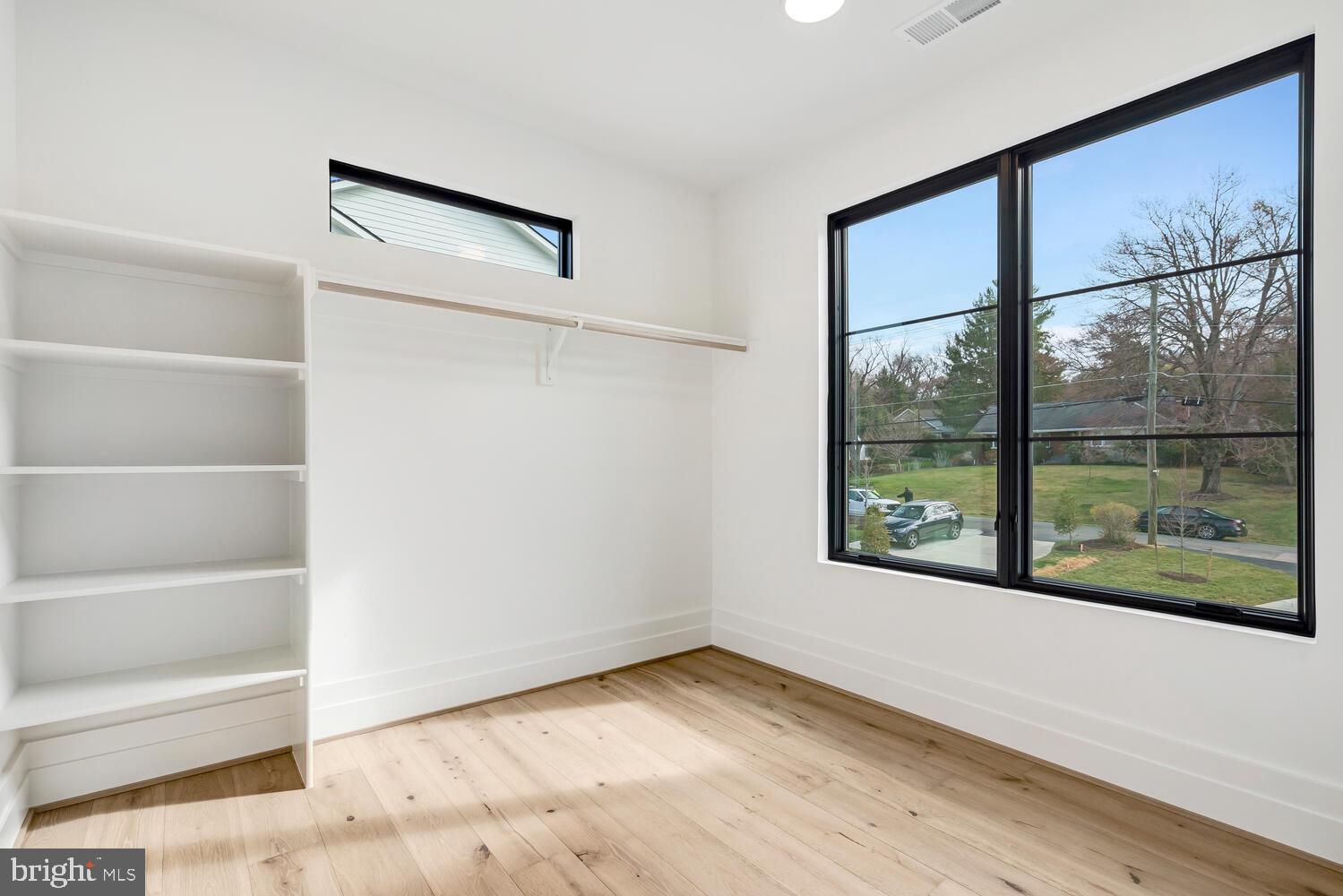 COUNTRY ACRES - Residential