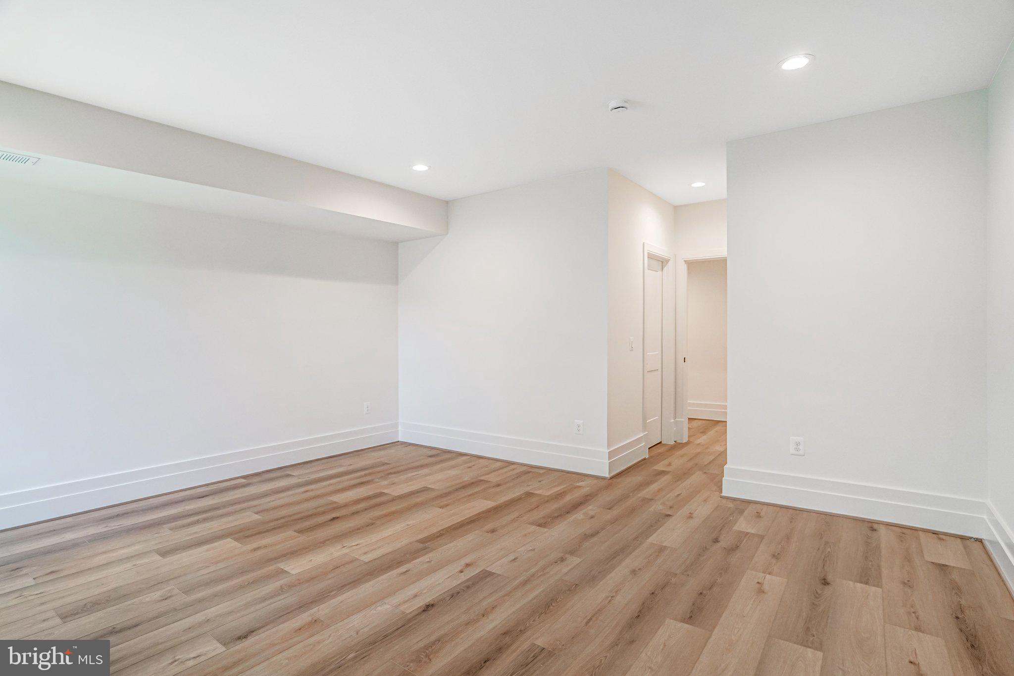 COUNTRY ACRES - Residential