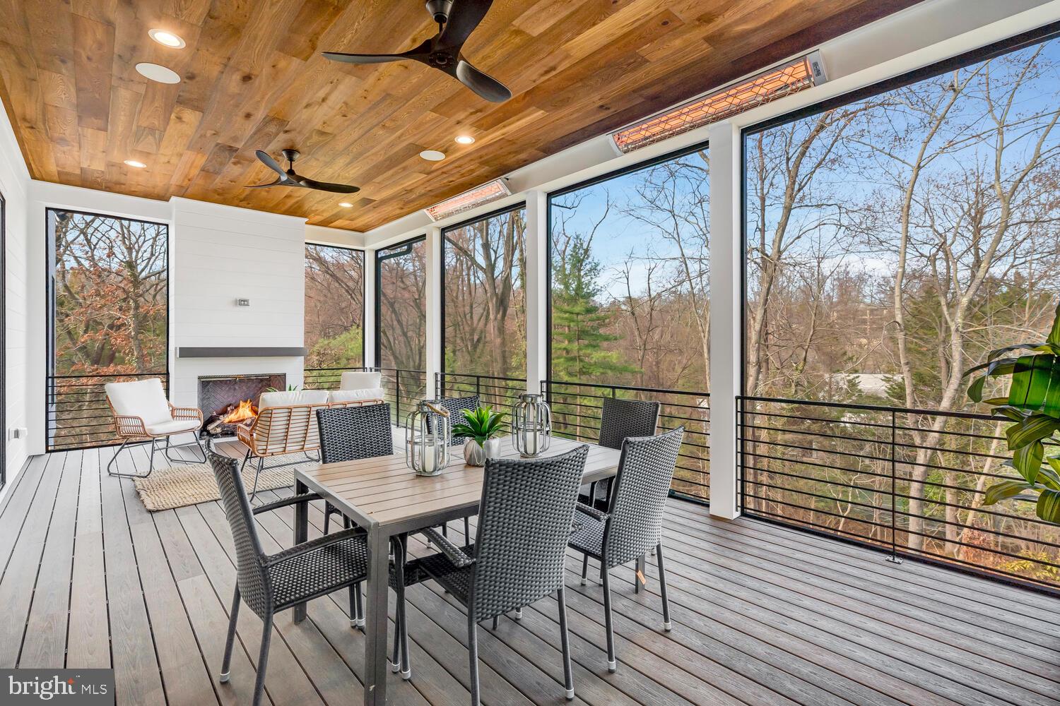 COUNTRY ACRES - Residential