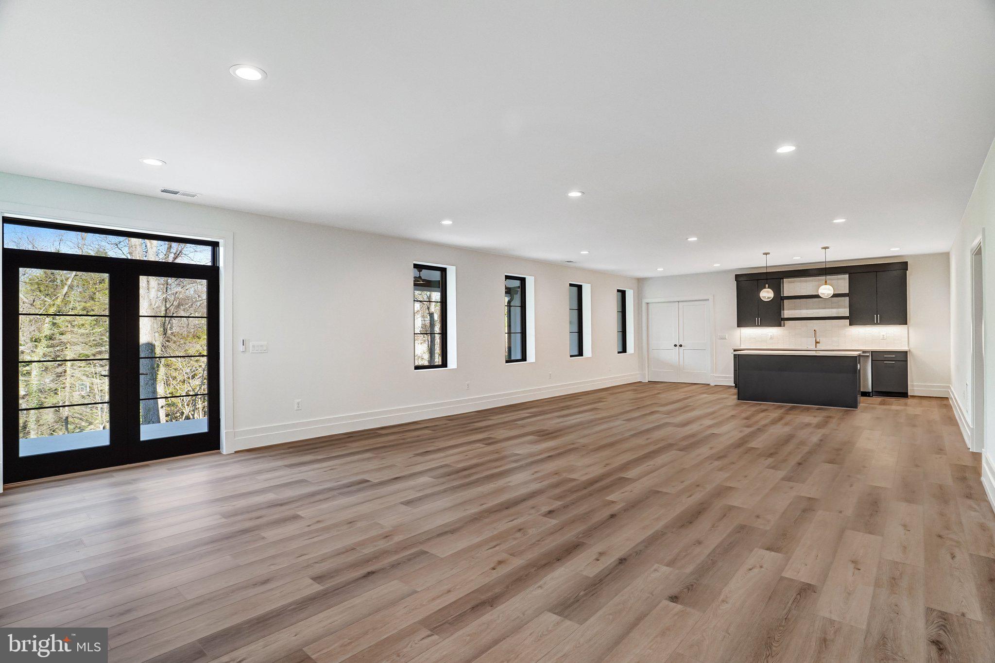 COUNTRY ACRES - Residential