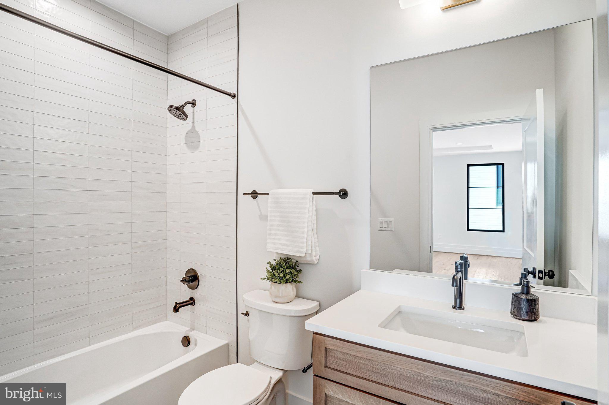 COUNTRY ACRES - Residential