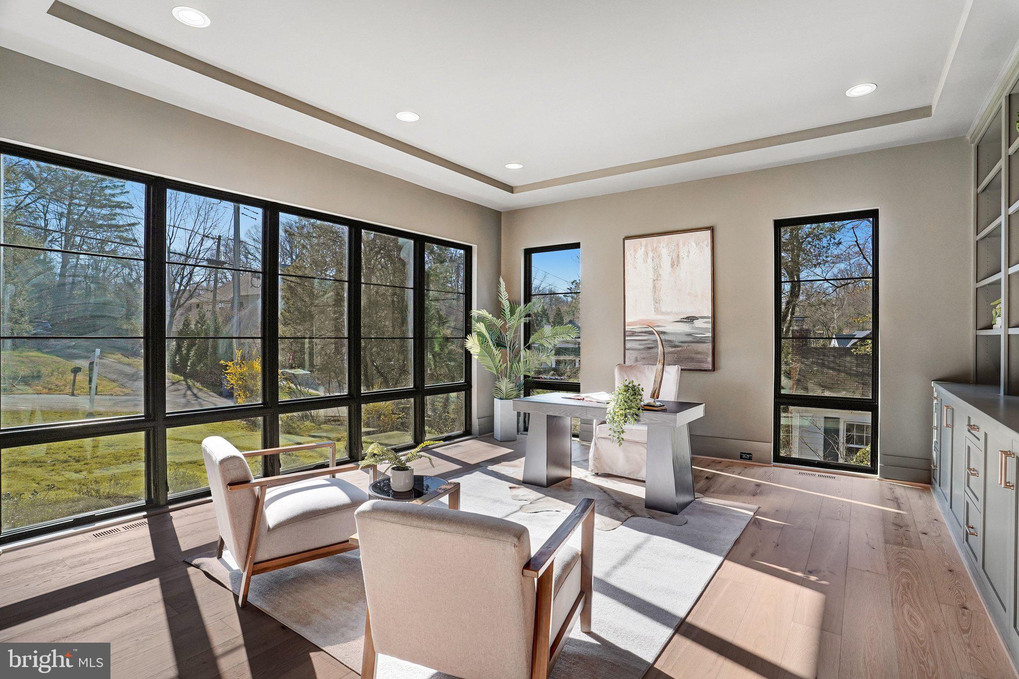 3946 N DUMBARTON STREET