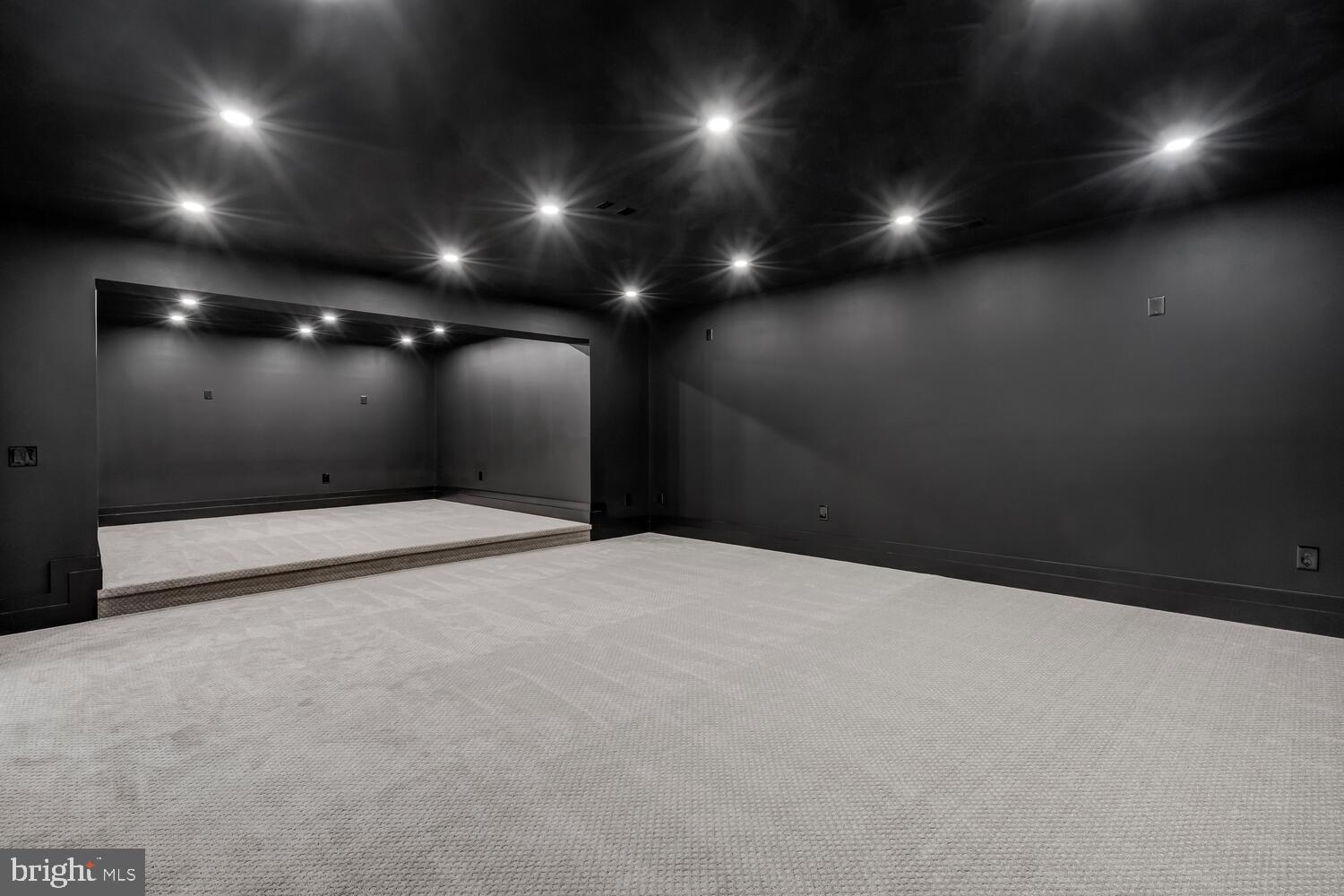 COUNTRY ACRES - Residential