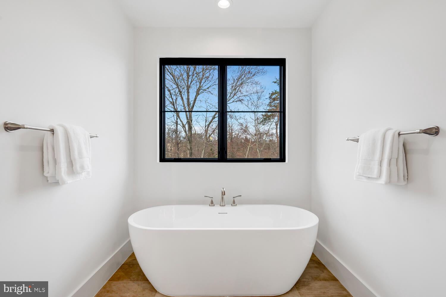 COUNTRY ACRES - Residential