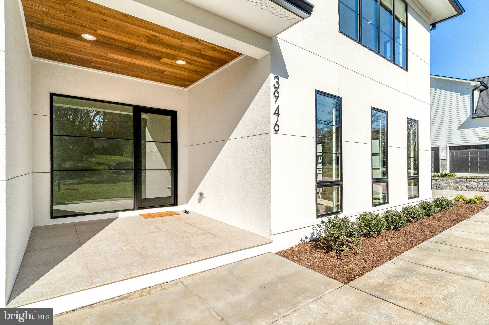 3946 N DUMBARTON STREET