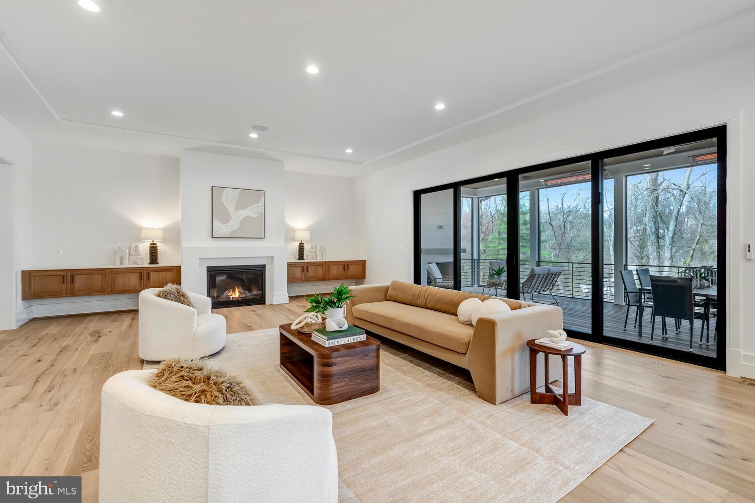 COUNTRY ACRES - Residential