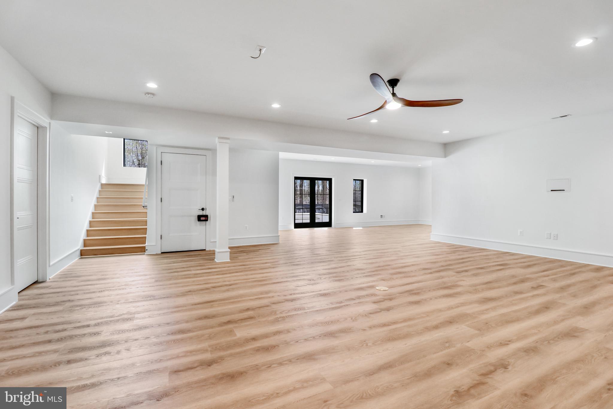 COUNTRY ACRES - Residential