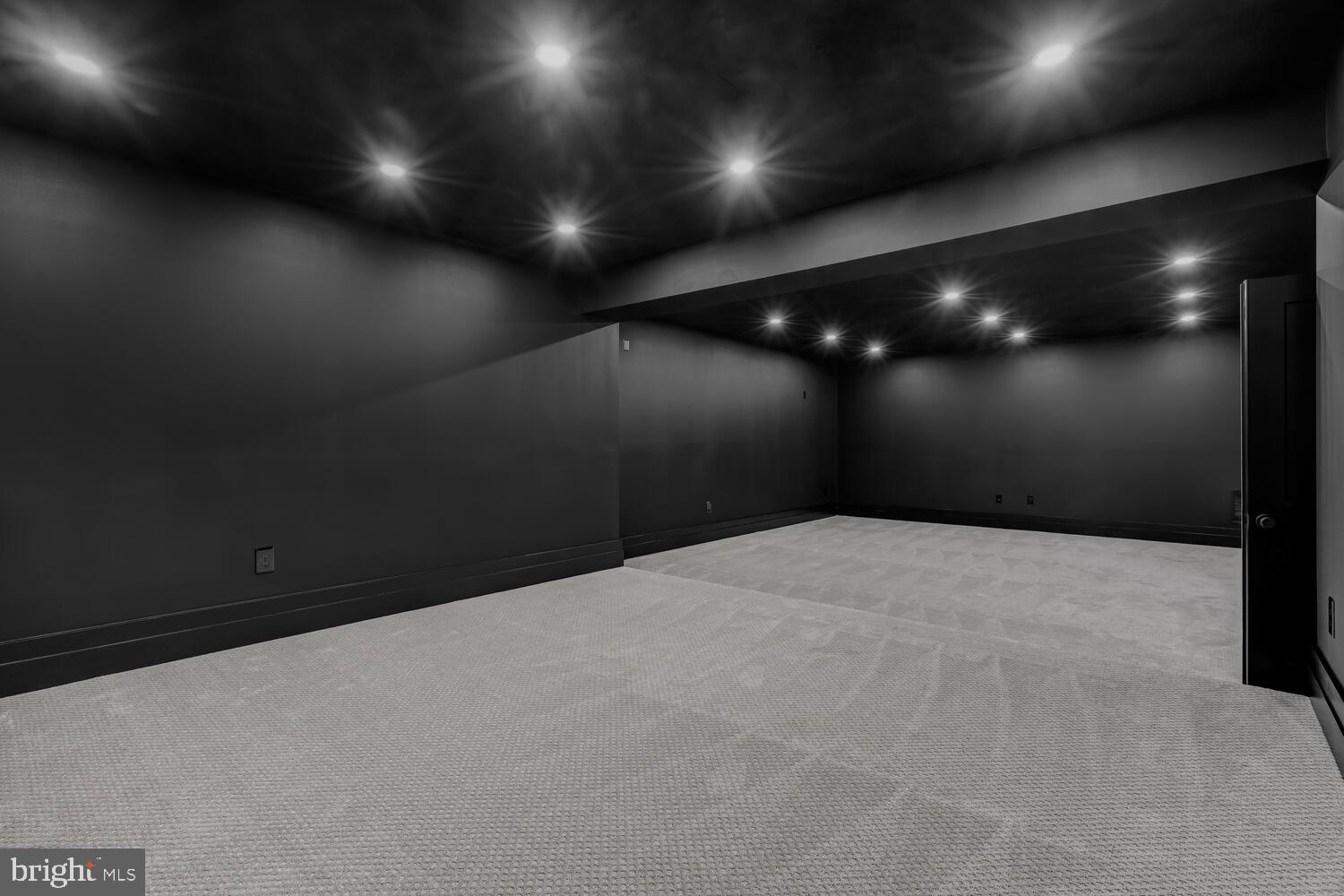 COUNTRY ACRES - Residential