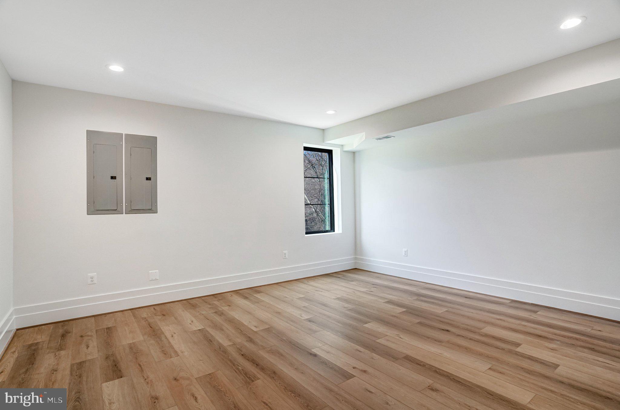 COUNTRY ACRES - Residential