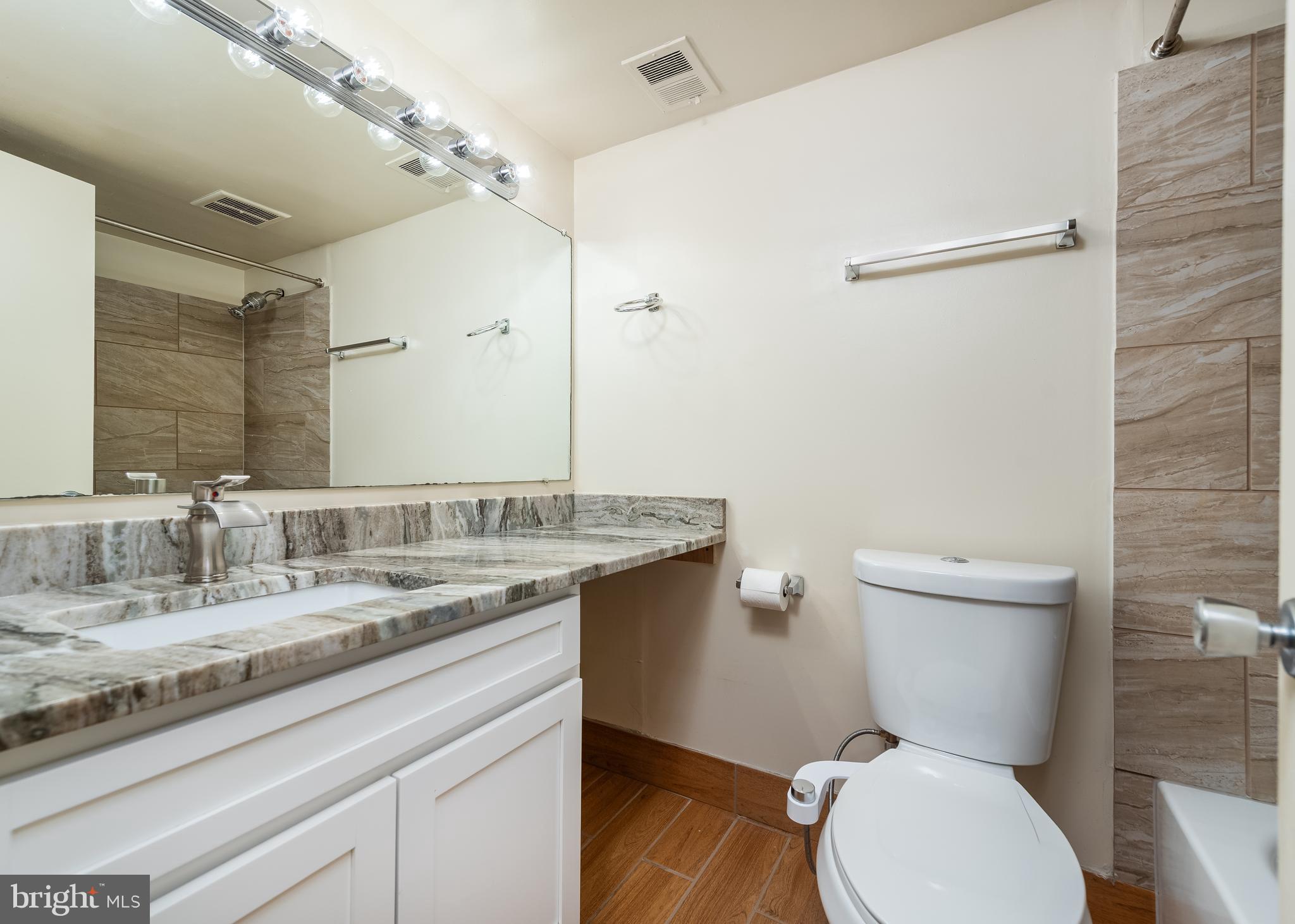 OAKLAND MILLS - Residential