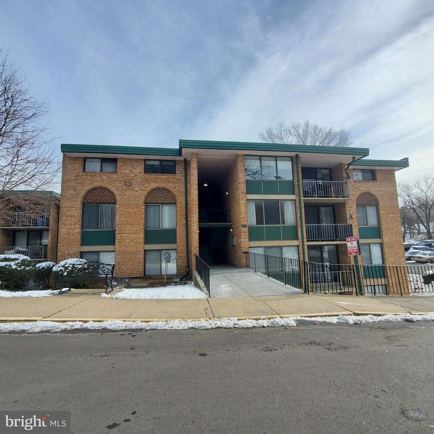 Quick Turn Around Application processing 3-7 days! READY TO LEASE TODAY! Great value! Great location! Great Amenities! Rent Special Move-in fees charged by association waived
Clean spacious open floor plan, fully functioning kitchen just in time for the holidays! Perfect for commuters, professionals, and those looking to be in the city with bus stops, shopping, and dining nearby.
Large Walk-in closet in bedroom shelving and ample storage in Hall closet. Bathroom boasts wide vanity and Kitchen has beautiful large countertops! Pets on case by case basis. All income sources welcome! Third party payments welcome housing subsidy welcome! If you know your credit is challenged provide letter of explanation to application use "other area to provide details"