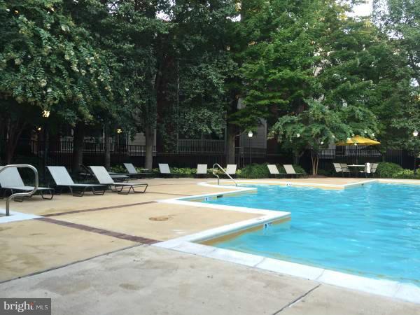 FOUNTAINS AT MCLEAN - Residential Lease