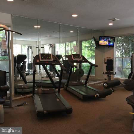 FOUNTAINS AT MCLEAN - Residential Lease