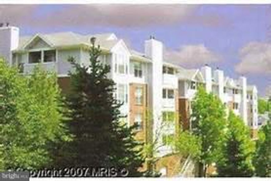 This is an elevator building with secure gate. one bedroom in middle of Tysons, less than a mile to the metro station and across the street from bus station. convenient to shops, restaurants, Mall and all major Roads Sunny and bright with wood floors and new appliances, walk-in closet. Club house with Gym and pool. underground parking. Pets are case by case.