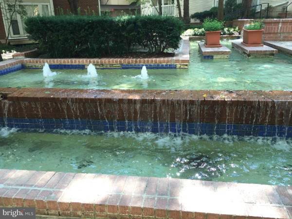 FOUNTAINS AT MCLEAN - Residential Lease
