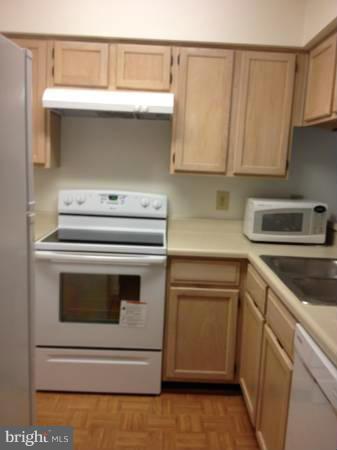 FOUNTAINS AT MCLEAN - Residential Lease