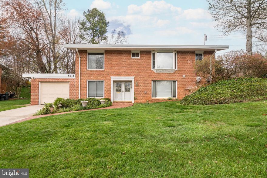 Beautiful, Sunny, bright, and well maintained Bi-Level 4 sided brick home in a quiet street with Vaulted Ceiling, Updated Kitchen, and Updated Bathrooms. Large enough brand Fresh New Teck deck to entertain and enjoy privacy. New fresh light gray paint upper floor. This large lot is also a builder's dream lot to build a new home or extend existing home with a good solid structure to blend with changing neighborhood. Conveniently located near major routes. Close to shopping centers. The Roof, HVAC, Hot water heater(2023) windows, and appliances(Refrigerator, Washer, and dryer)have been replaced.  The one car garage is large & there is small extra room to storage. The house has been well cared for by homeowner. Make an appointment to see! School is great! No HOA!
Don't miss out this gorgeous property!