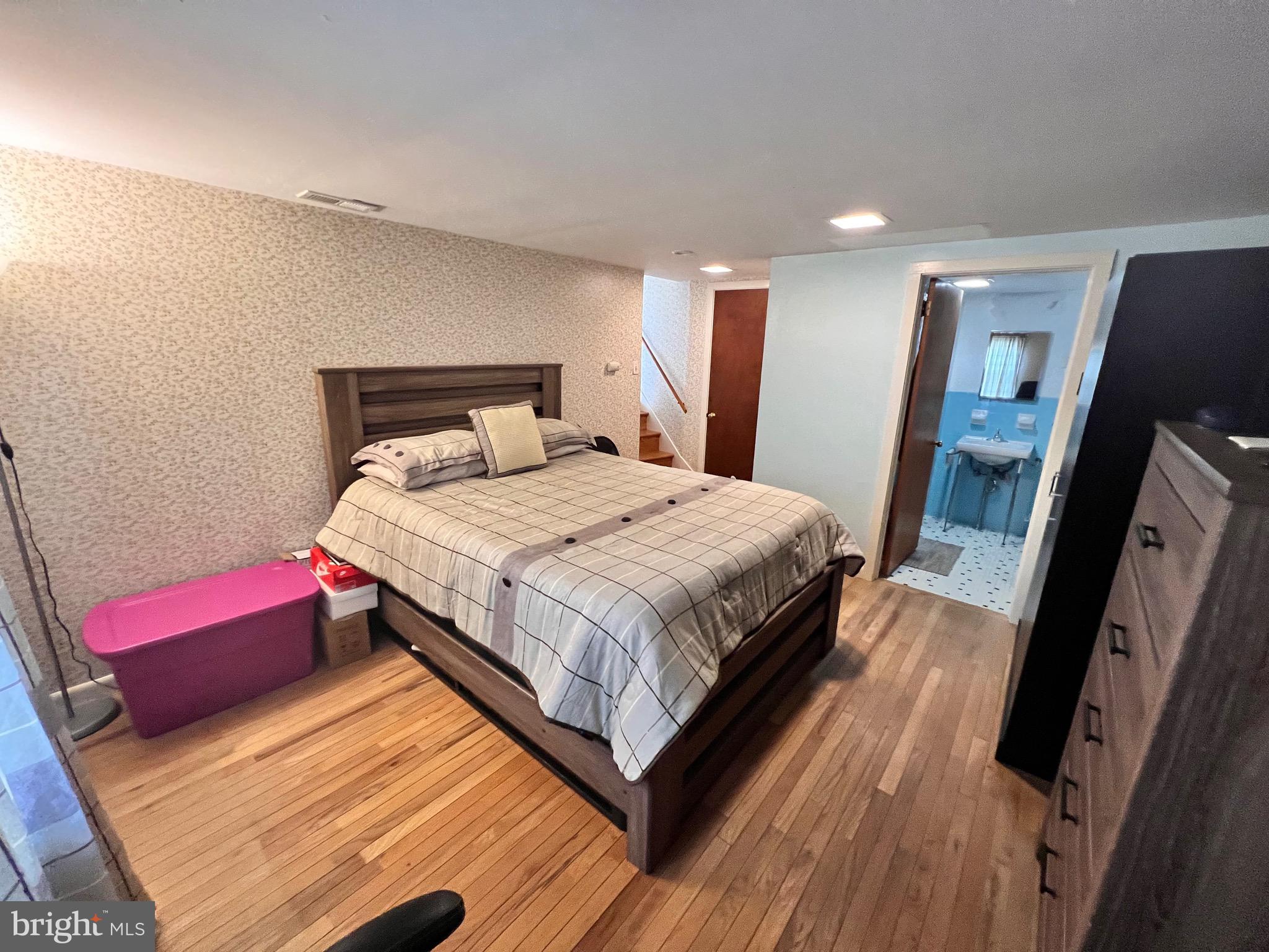 FOX CHASE - Residential