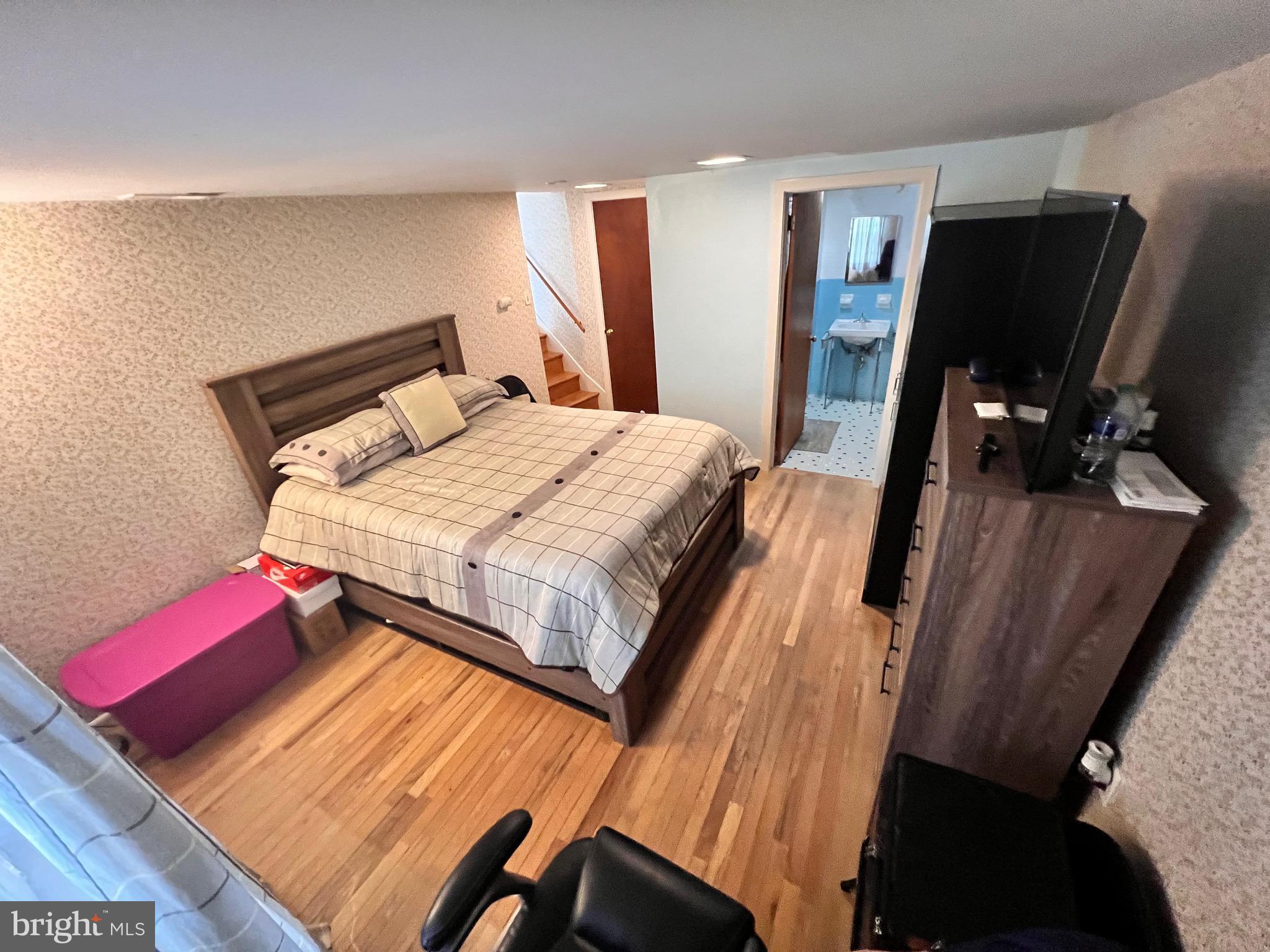 FOX CHASE - Residential