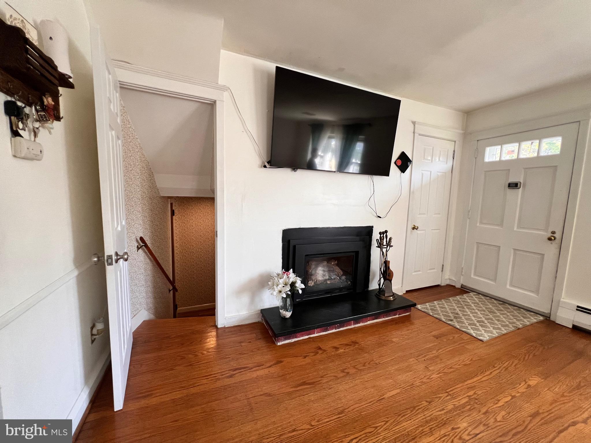 FOX CHASE - Residential