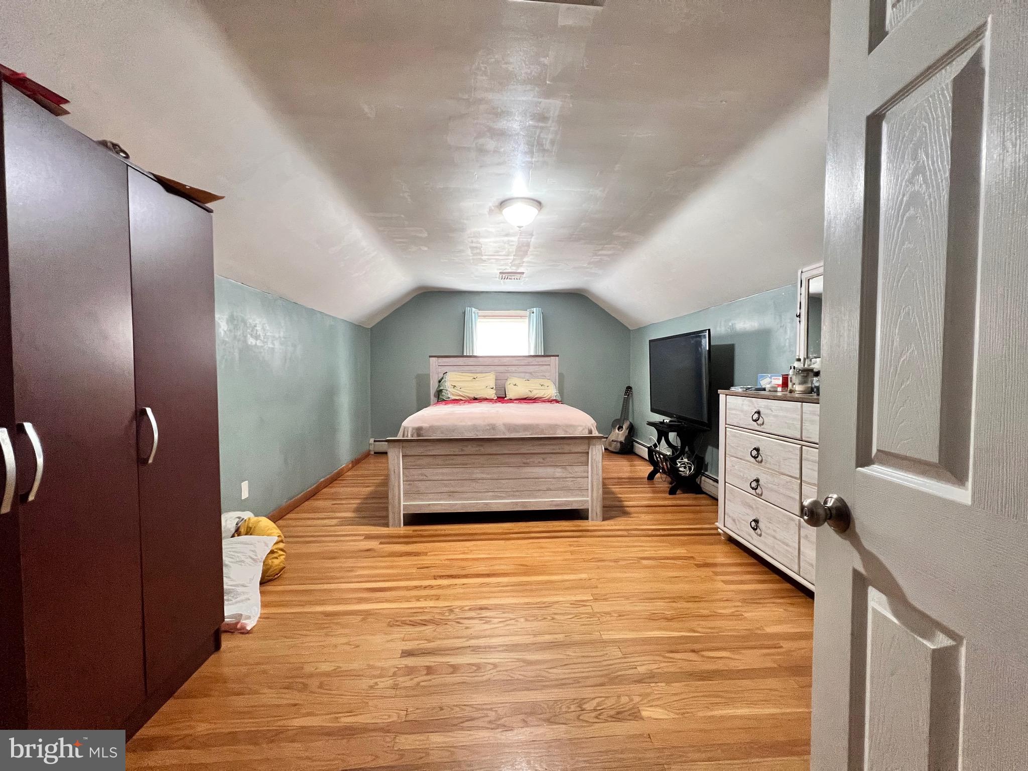 FOX CHASE - Residential