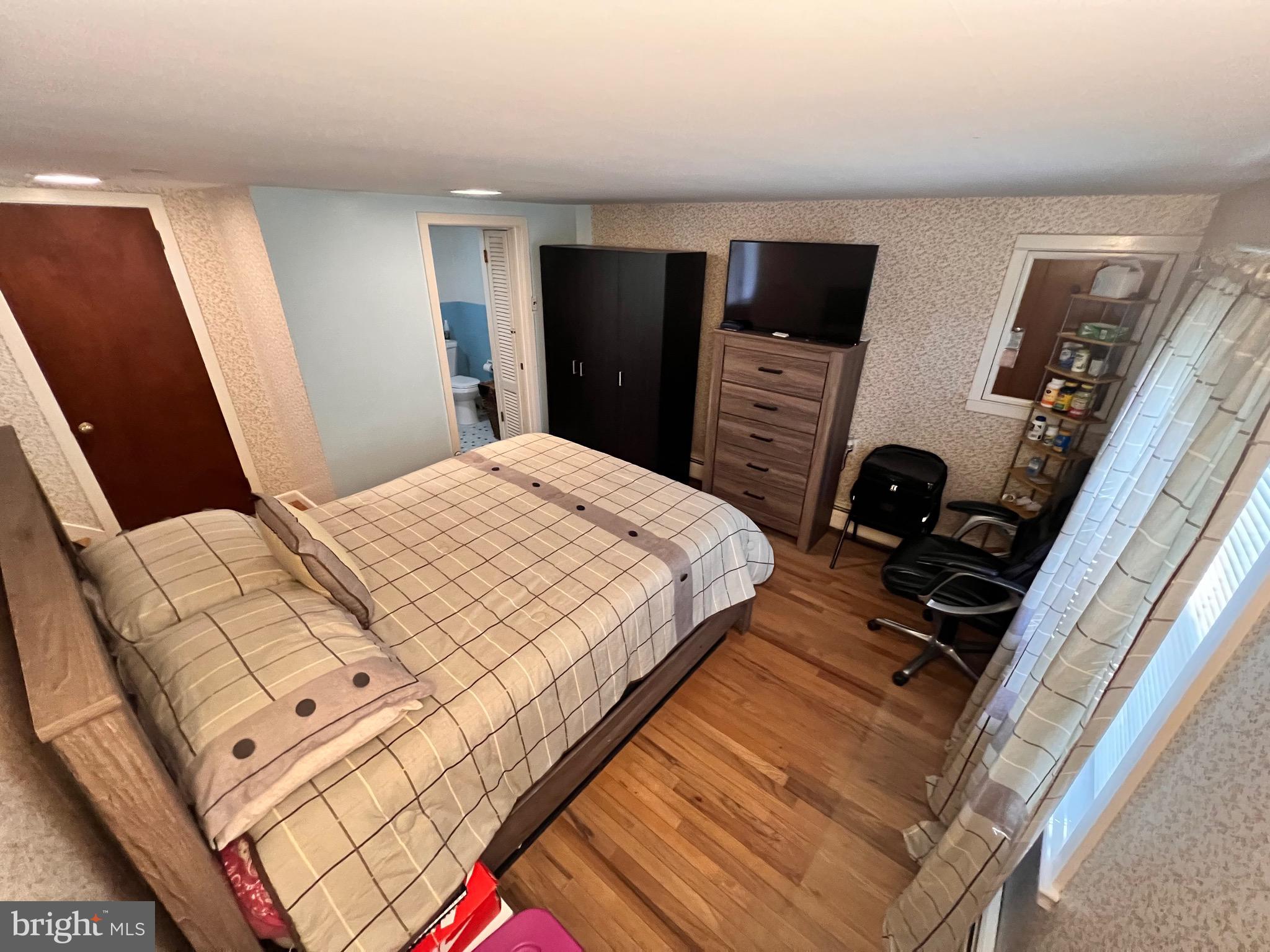 FOX CHASE - Residential