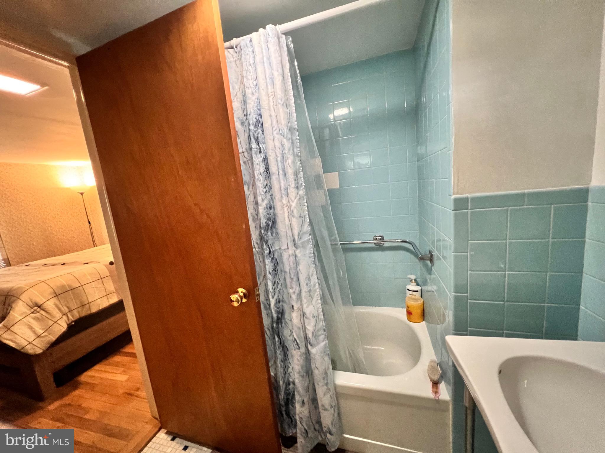 FOX CHASE - Residential