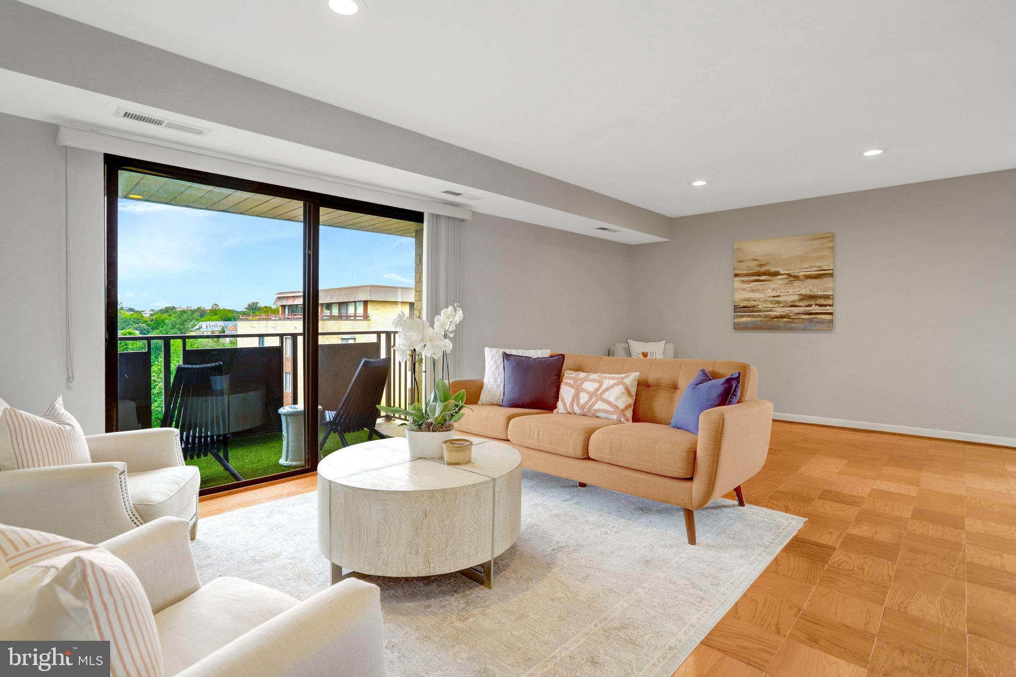 WOODLAKE TOWERS - Residential