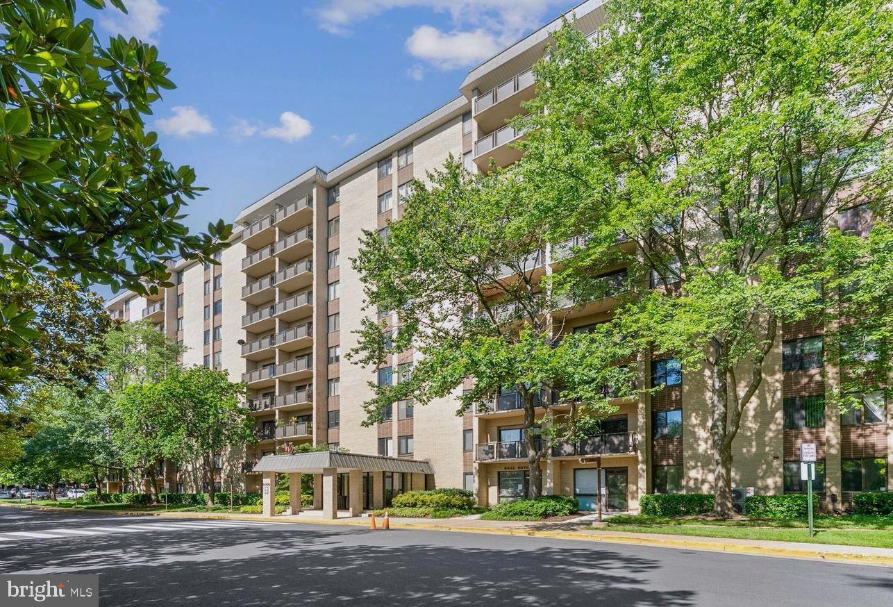 WOODLAKE TOWERS - Residential