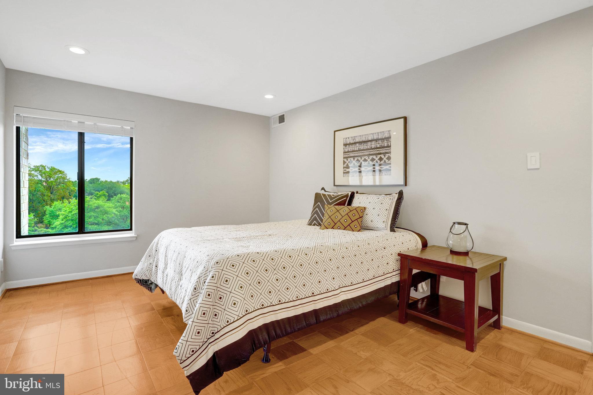 WOODLAKE TOWERS - Residential