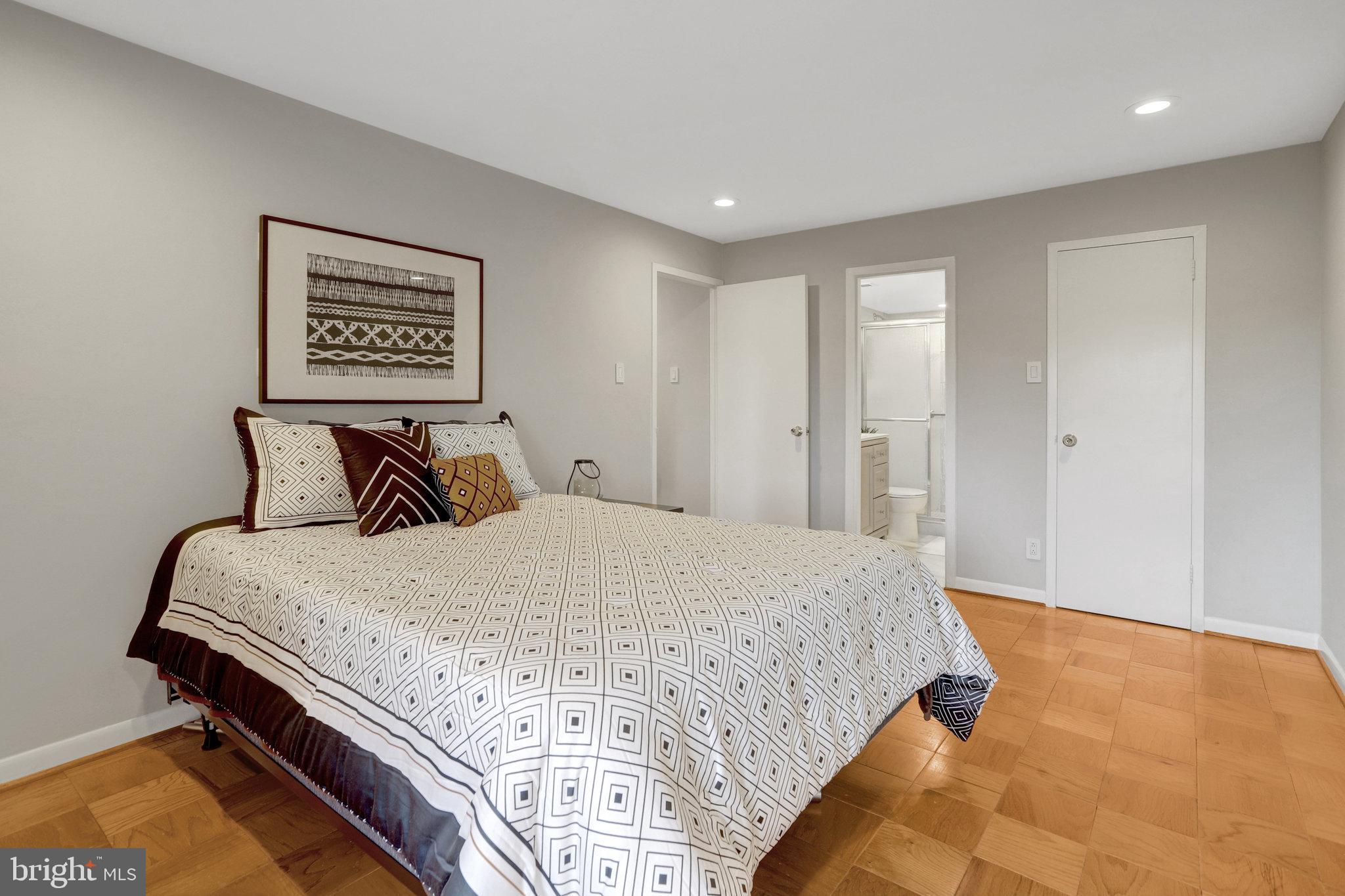 WOODLAKE TOWERS - Residential