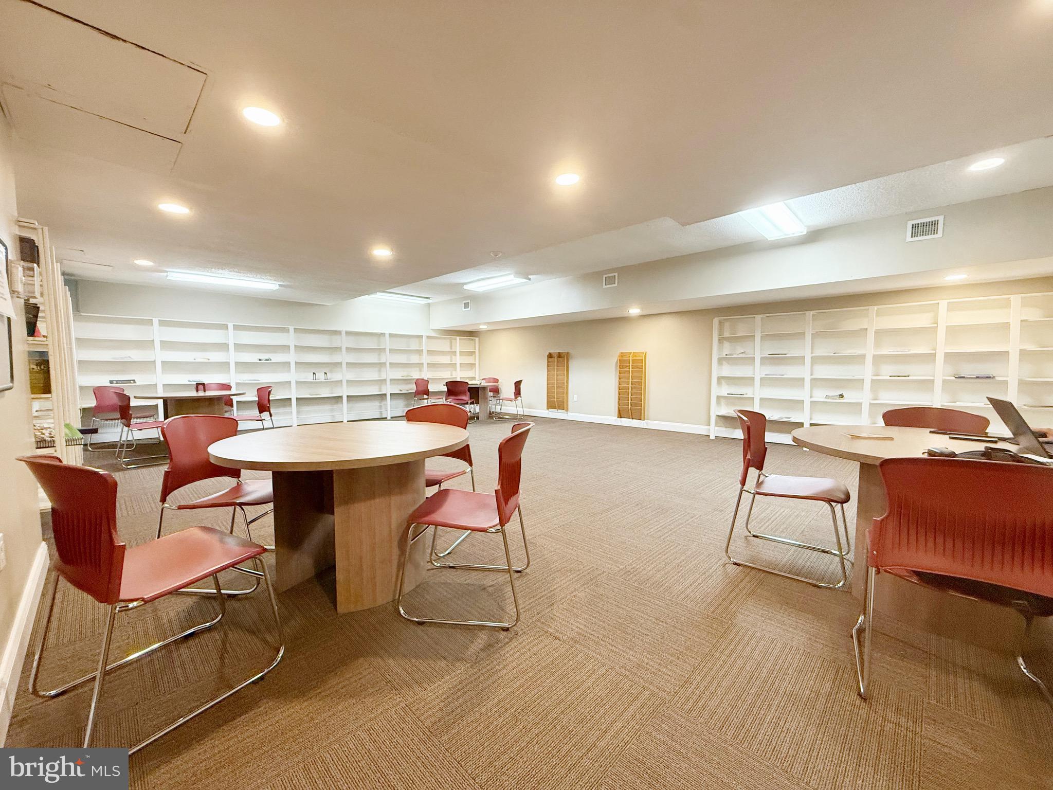 WOODLAKE TOWERS - Residential