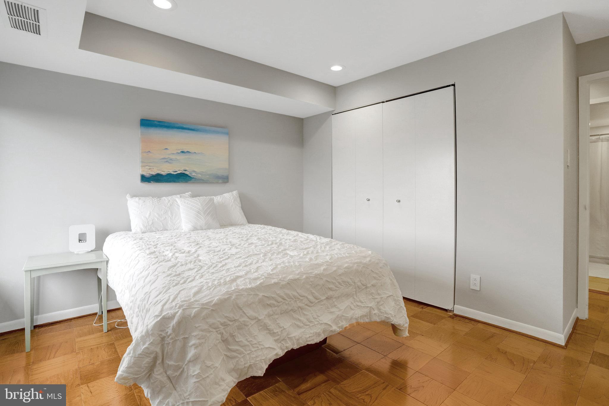 WOODLAKE TOWERS - Residential