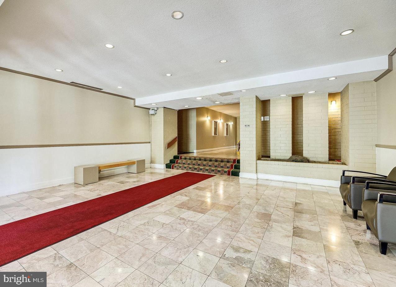 WOODLAKE TOWERS - Residential