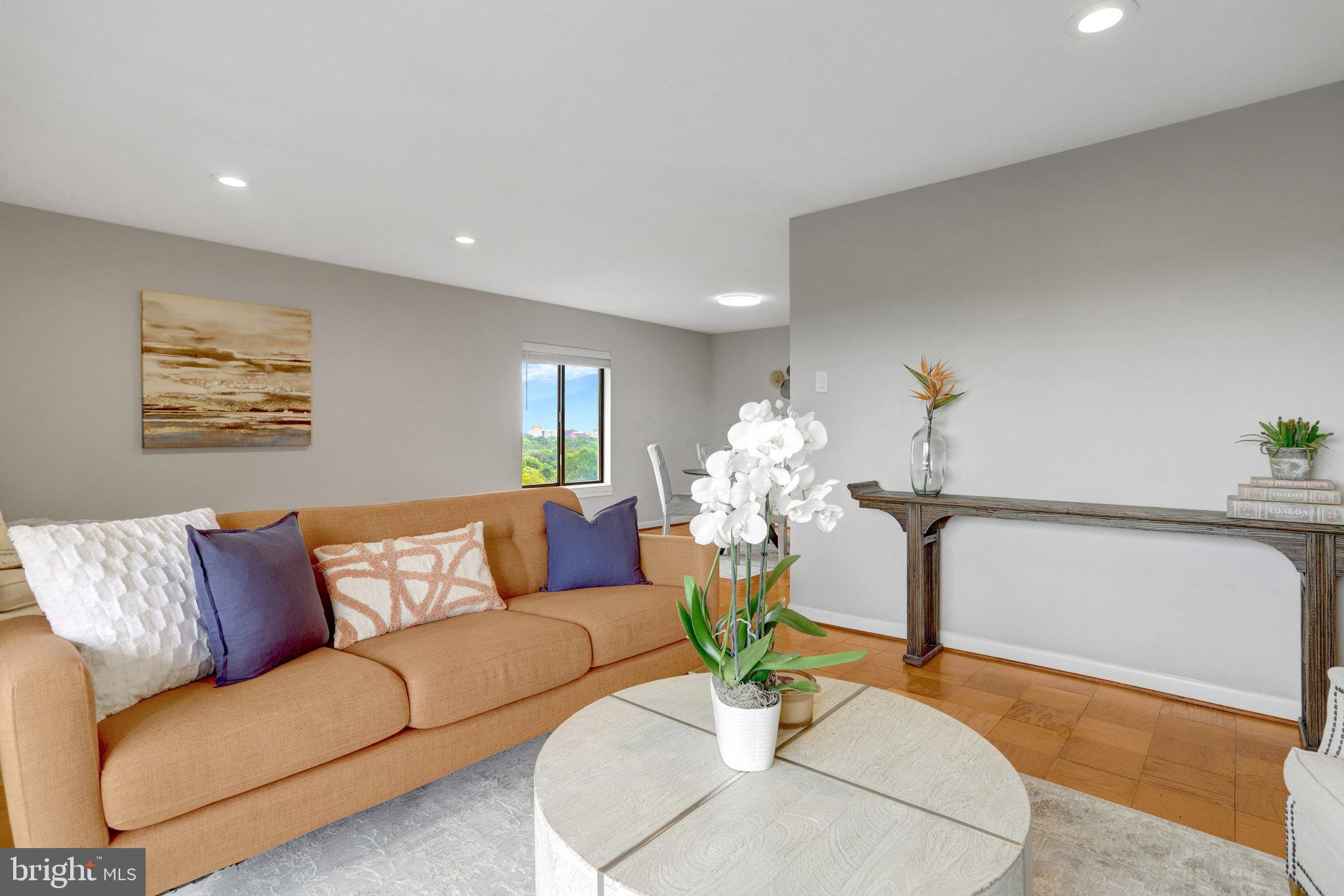 WOODLAKE TOWERS - Residential