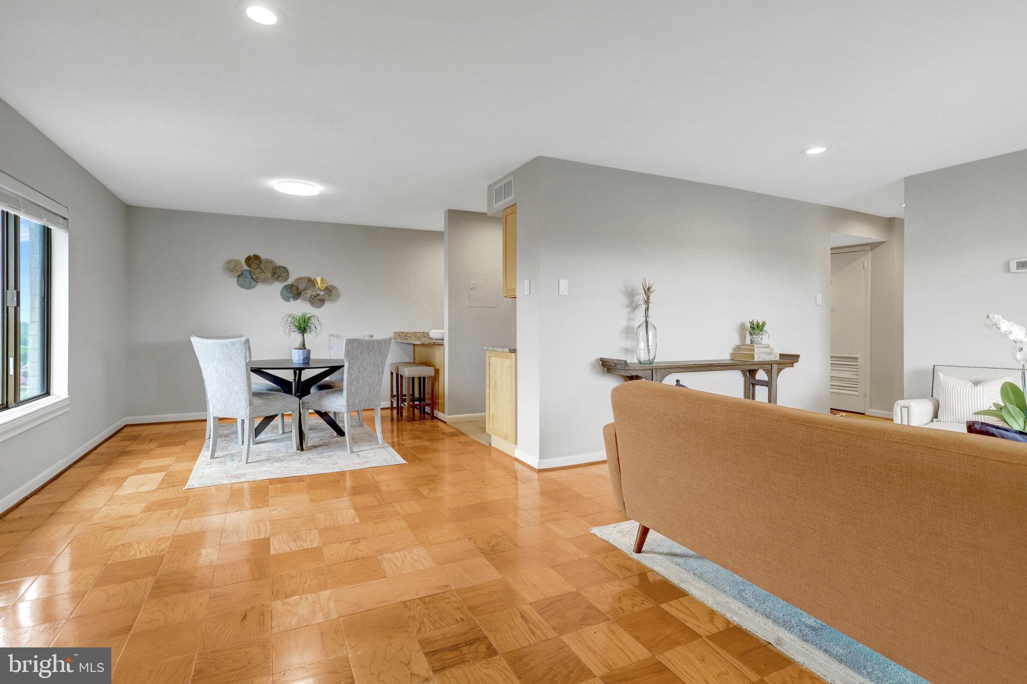 WOODLAKE TOWERS - Residential