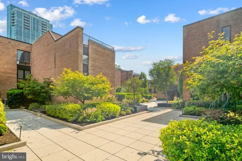 130 Spruce Street Unit 26B, Philadelphia, PA MLS: PAPH2460166