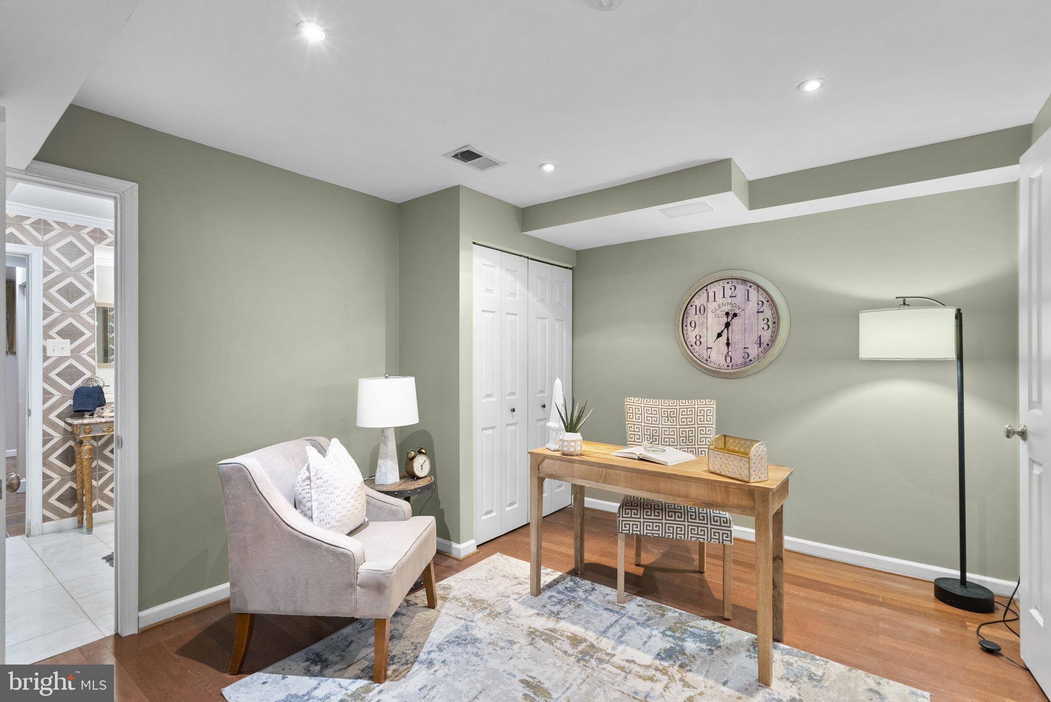 LONGMEAD - Residential