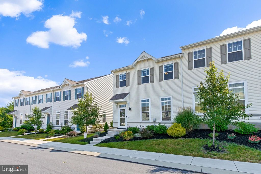 Photo of 705 DANFORTH CIR, WILLOW STREET, PA 17584 (MLS # PALA2036040)