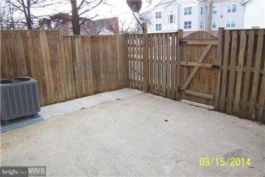 ARLINGTON COURT - Residential Lease