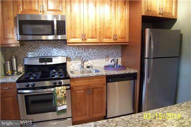 ARLINGTON COURT - Residential Lease