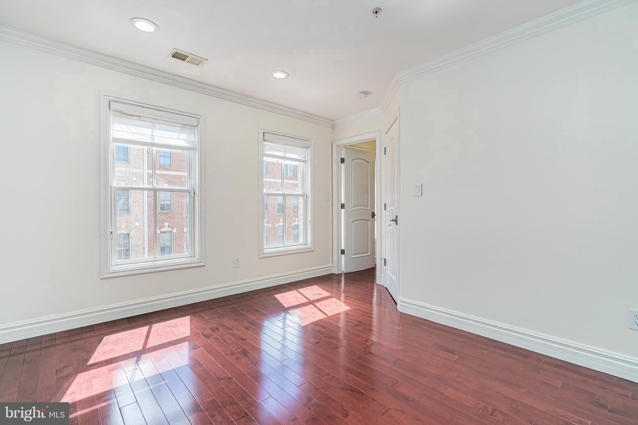 MOORINGS - Residential