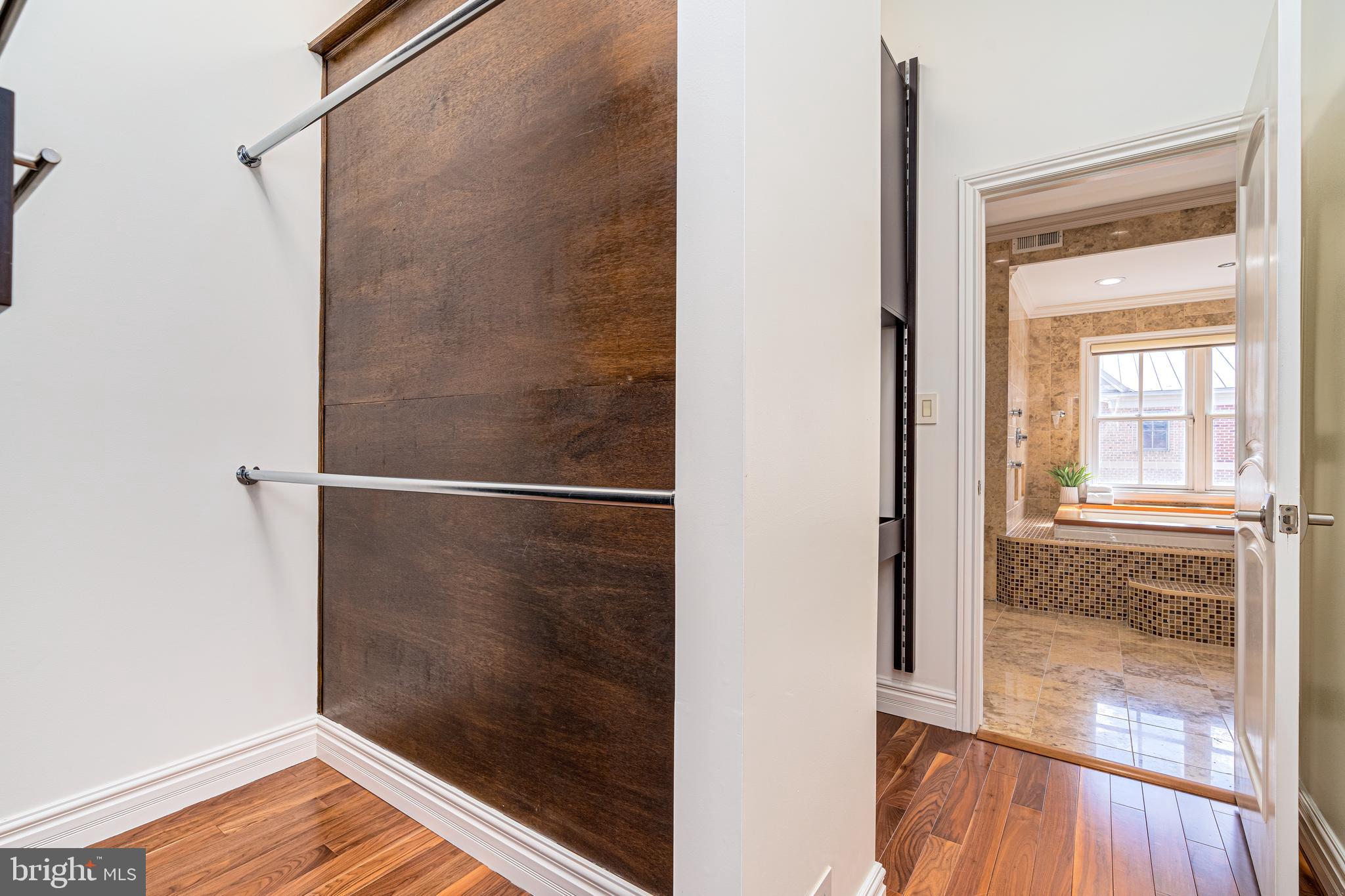 MOORINGS - Residential