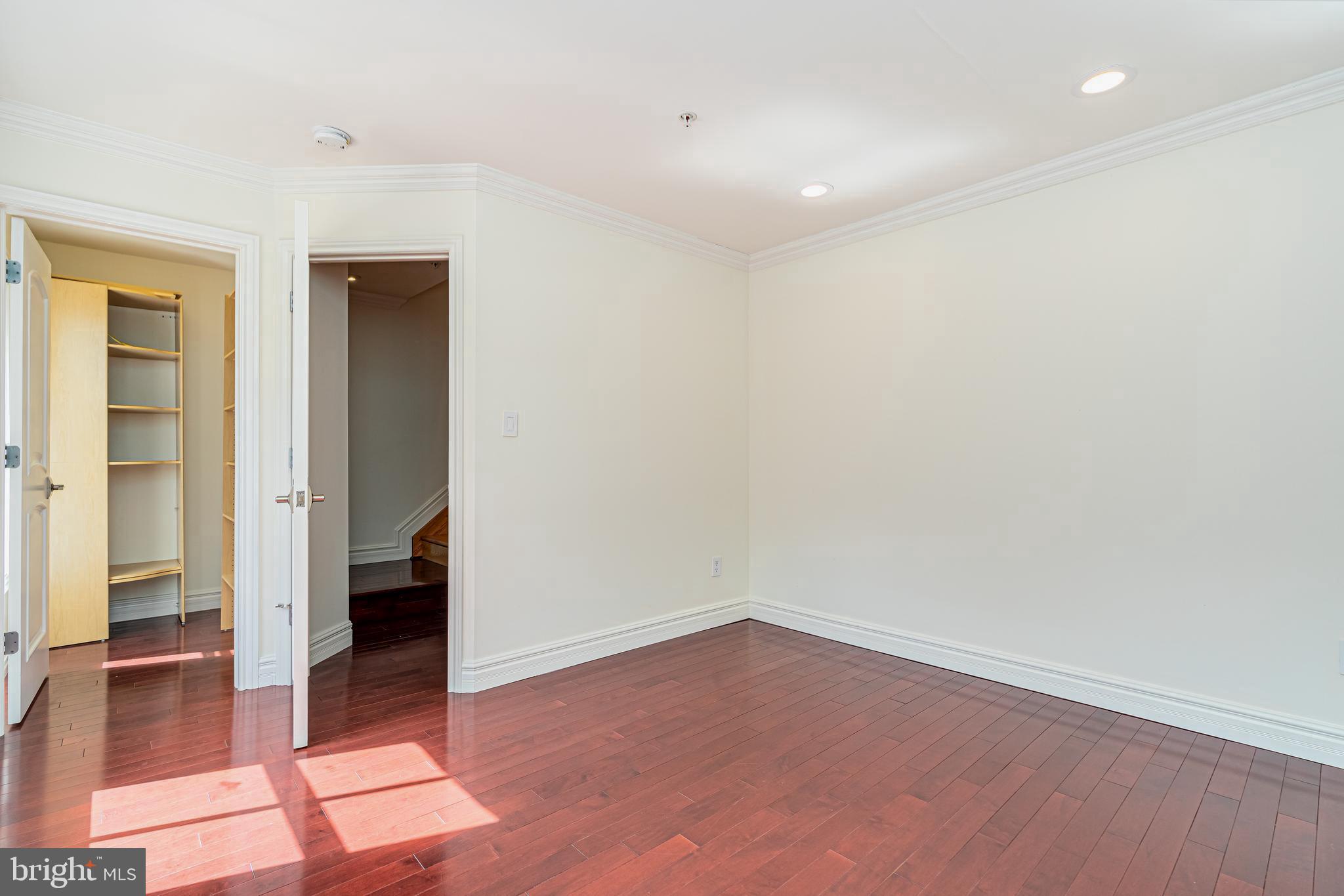 MOORINGS - Residential