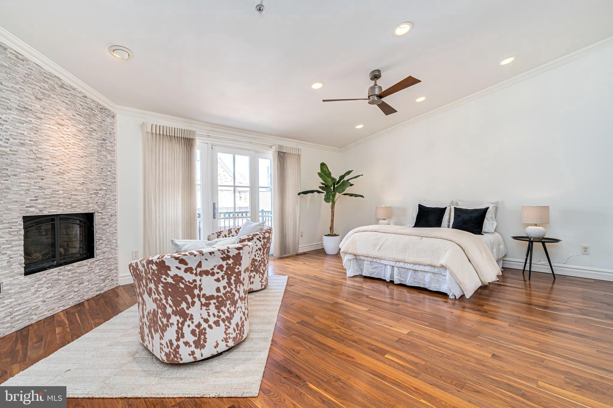 MOORINGS - Residential