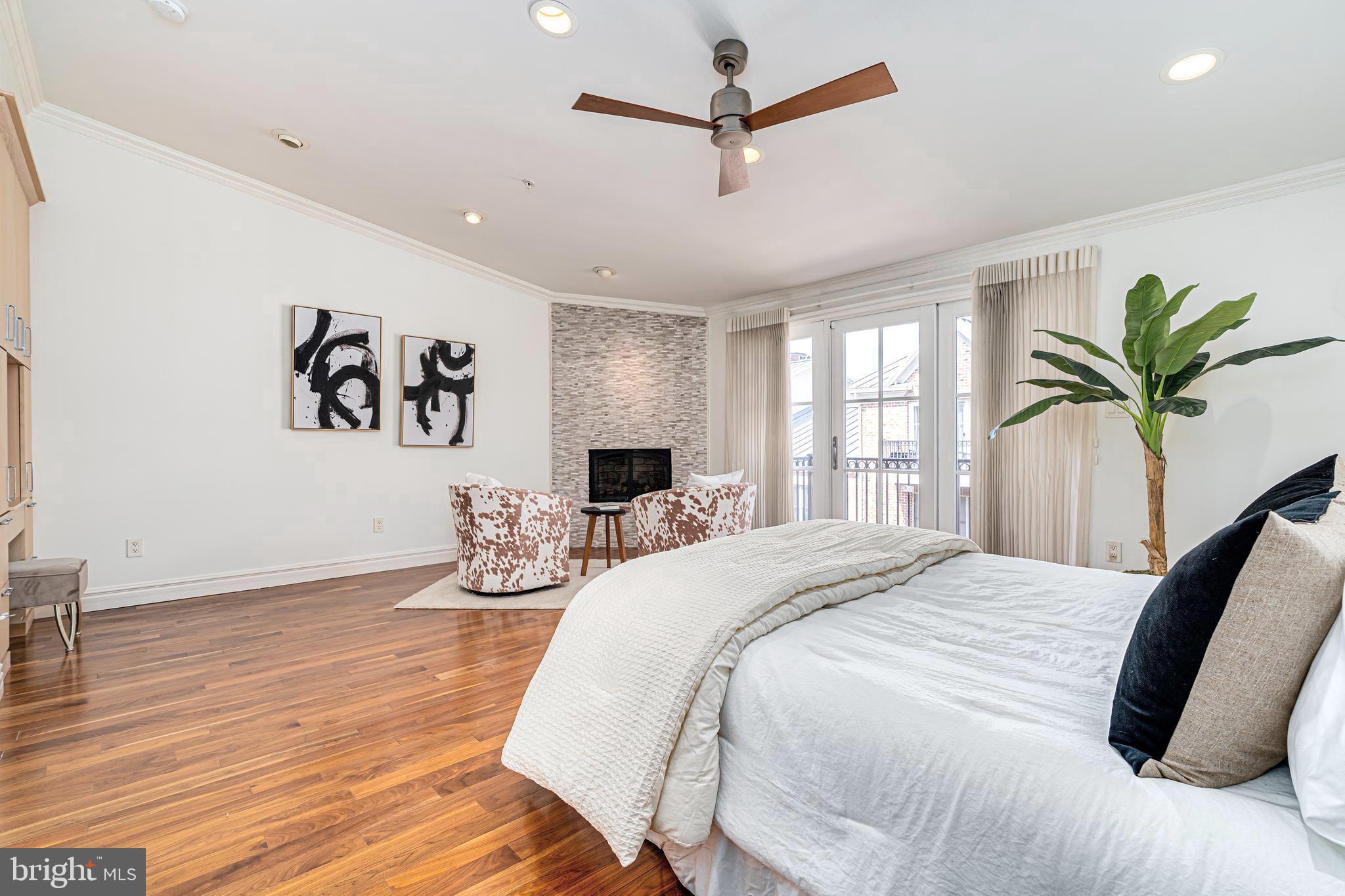 MOORINGS - Residential